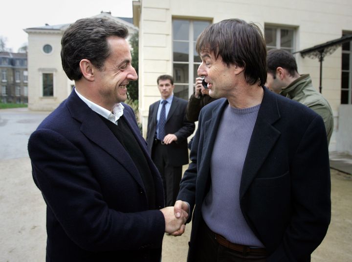 Nicolas Hulot avec Nicolas Sarkozy, le 31 mars 2007 au Muséum d'histoire naturelle de Paris. (DOMINIQUE FAGET / AFP)