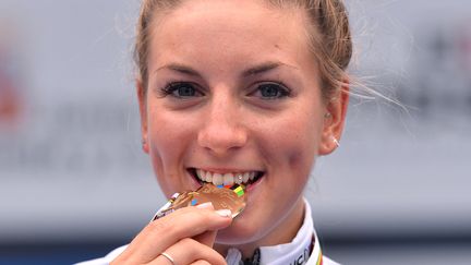 Pauline Ferrand-Prevot savoure son titre de championne du monde (DE WAELE TIM / TDWSPORT SARL)