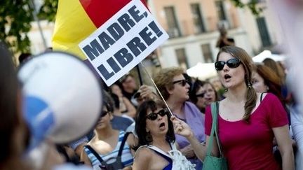 Pour protester contre la réforme Gallardon, de centaines de femmes ont manifesté à Madrid. (Dani Pozo / AFP)