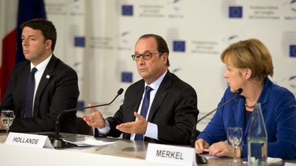 Fran&ccedil;ois Hollande assiste &agrave; une r&eacute;union sur l'emploi en Europe organis&eacute;e &agrave; Milan (Italie), le 8 octobre&nbsp;2014 (ALAIN JOCARD / AFP)