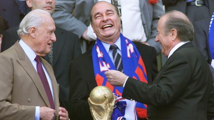 Jacques Chirac, le 12 juillet 1998, lors de la victoire de la France en finale de la Coupe du monde (GABRIEL BOUYS / AFP)