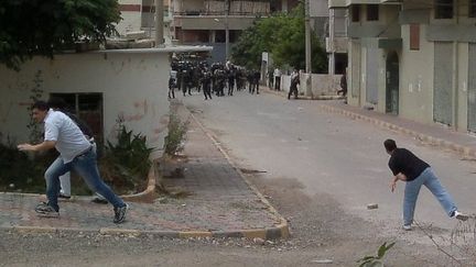 Des manifestants s'opposent au régime à Banias, dans l'ouest de la Syrie, le 27 mai 2011. (AFP)