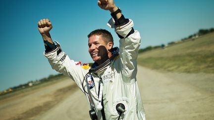 L'Autrichien Felix Baumgartner apr&egrave;s son saut &agrave; 39 kilom&egrave;tres d'altitude,&nbsp;le&nbsp;14 octobre 2012. (RIA NOVOSTI / AFP)