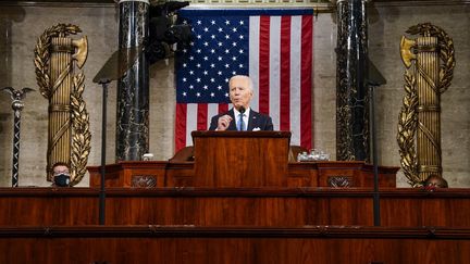 Le président américain Joe Biden s'adresse au Congrès,&nbsp;le 28 avril 2021 à Washington (Etats-Unis). (MELINA MARA / AFP)