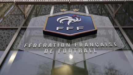 La façade du bâtiment de la Fédération française de football. (photo d'illustration) (THOMAS SAMSON / AFP)