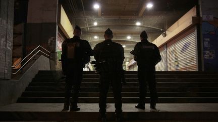 Des policiers à Aulnay-sous-Bois, le 2 février 2017. (GEOFFROY VAN DER HASSELT / AFP)