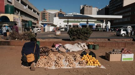 Un marchand de légumes à Harare au Zimbabwe, le 2 août 2018. (JEMAL COUNTESS/REDUX-REA)