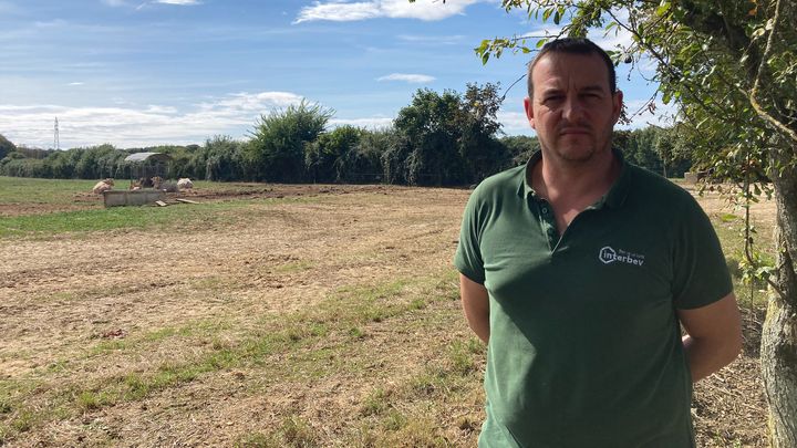 Clément Traineau, éleveur bovin à Neuvy-en-Mauge, président de la 
section bovine FRSEA Pays de la Loire. (EDOUARD MARGUIER / RADIO FRANCE)