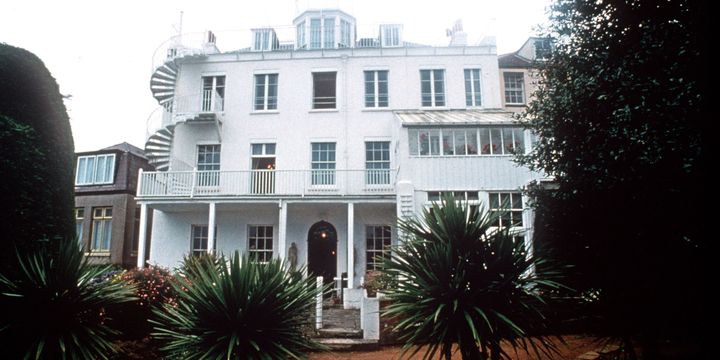 Hauteville House, la maison de Victor Hugo où il vécu avec sa famille pendant ses 15 ans d'exil à Guernesey.
 (AFP)