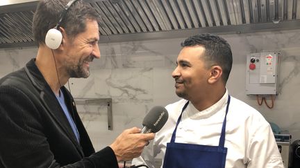 En compagnie de Younesse Bouakkaoui, au Palais Gallien à Bordeaux. (BERNARD THOMASSON / RADIO FRANCE)