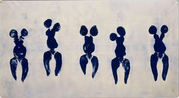 Yves Klein, "Anthropométrie de l’Epoque Bleue (ANT 82)", 1960,Paris, Centre Pompidou, Musée national d'art moderne (© Succession Yves Klein c/o Adagp, Paris, 2020 Photo : © Centre Pompidou, MNAM-CCI/Adam Rzepka/Dist. RMN-GP)