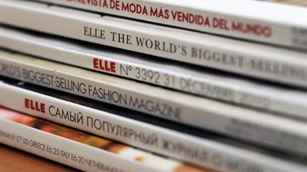 Quelques unes des 42 éditions internationales du magazine "Elle" (AFP / Miguel Medina)