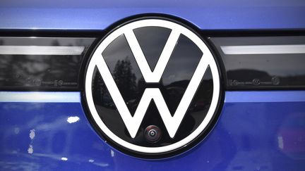 Le géant Volkswagen est&nbsp;mis en examen en France pour "tromperie" dans l'affaire du "Dieselgate".&nbsp; (FRANK HOERMANN/SVEN SIMON / SVEN SIMON)