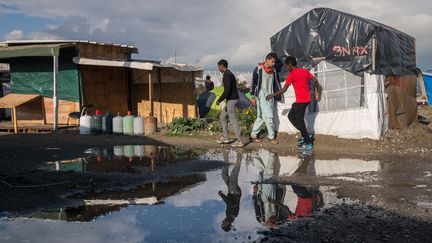 Migrants : les dons affluent en vue du démantèlement de la "jungle" de Calais