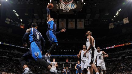 Les Mavericks ont surclassé San Antonio lors du Game 2. (GARRETT ELLWOOD / NBAE / GETTY IMAGES)