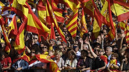 Des unionistes manifestent à Barcelone contre l'indépendance de la Catalogne, le 29 octobre 2017. (LLUIS GENE / AFP)