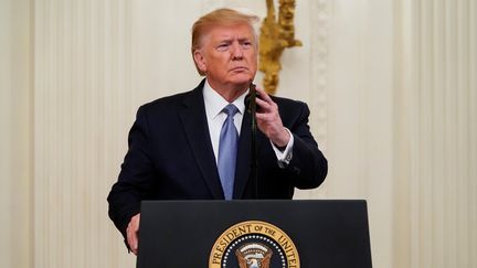 Le président américain Donald Trump lors d'une cérémonie de remise d'une décoration, à la Maison Blanche, le 30 octobre 2019. (JOSHUA ROBERTS / REUTERS)