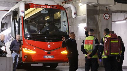 Le bus de l'Olympique Lyonnais, caillassé avant la rencontre contre l'OM à Marseille, le 29 octobre 2023. (CHRISTOPHE SIMON / AFP)