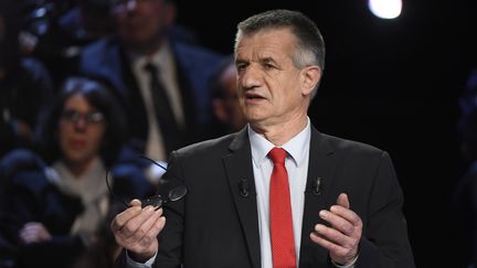 Jean Lassalle le 4 avril 2017 pendant le débat entre les 11 candidats à la présidentielle. (LIONEL BONAVENTURE / POOL)