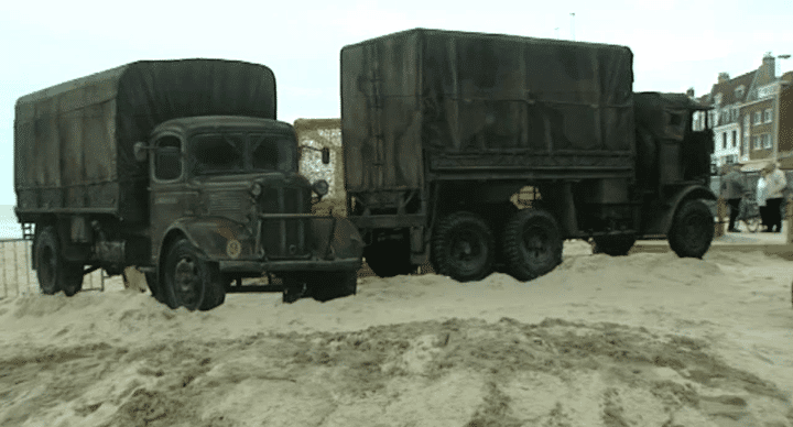 Les "faux camions" trompe l'oeil construits à l'occasion du tournage de "Dunkirk" 
 (France3/Culturebox)