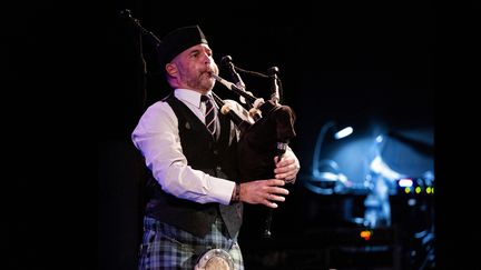 Le musicien Brendon Eade pour le Trophée MacCrimmon 2023 au Festival Interceltique de Lorient, le 6 août 2023. (FRED TANNEAU / AFP)