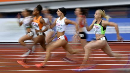 Les qualifications du 200 m dames, lors des championnats d'Europe d'athlétisme, à Amsterdam le 6 juillet 2016. (FABRICE COFFRINI / AFP)