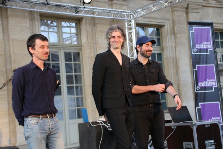 Michal Lescot entouré de Jonathan Morali et Olivier Marguerit, très applaudi à Avignon (SOPHIE JOUVE)