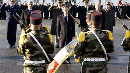 Nicolas Sarkozy, lors de la cérémonie des voeux aux forces armées, à Vannes, le 8 janvier 2010. (AFP/ REMY DE LA MAUVINIERE)