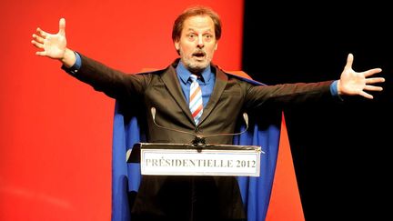 Christophe Alévêque en &quot;Super Rebelle&quot; sur la scène du Rond-Point à Paris
 (DELALANDE RAYMOND/SIPA)