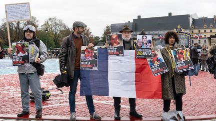 Participants in the march against anti-Semitism hold up portraits of Hamas hostages, November 12, 2023, in Paris.  (LAURE BOYER / AFP)