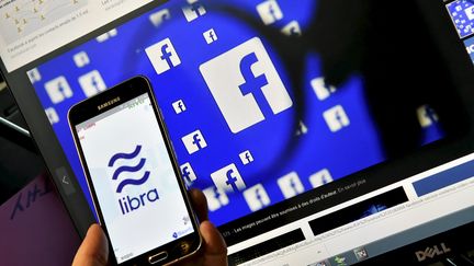 La symbole de la cryptomonnaie Libra de Facebook. (SYLVIE CAMBON / MAXPPP)