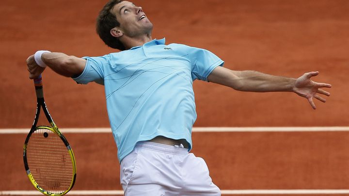 Richard Gasquet face &agrave; Andy Murray, lors du 8e de finale de Roland-Garros perdu par le Fran&ccedil;ais, le 4 juin 2012. (KENZO TRIBOUILLARD / AFP)