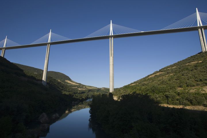 La viaduc de Millau enjambant le Tarn. Photo de 2013.
 (RUSSEL KORD / PHOTONONSTOP)