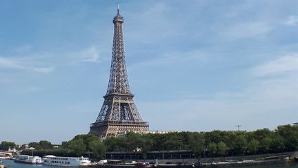 La tour Eiffel, depuis les berges de Seine. (Martine Bréson/Radio France)