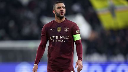 Le défenseur international anglais de Manchester City, Kyle Walker, avec le brassard de capitaine lors du match de Ligue des champions contre la Juventus, le 11 décembre 2024 à Turin (Italie). (MARCO CANONIERO / SIPA)