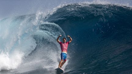 Kauli Vaast lors de sa finale à Tahiti, le 6 août 2024. (ED SLOANE / AFP)