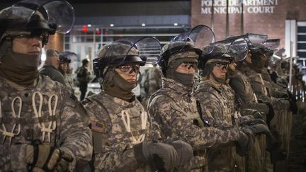 Des membres de la Garde nationale à Ferguson en 2014 (? ADREES LATIF / REUTERS / X90022)