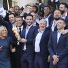 Les joueurs de l'équipe de France championne du monde 2018 sont reçus à l'Elysée par Emmanuel Macron et sa femme, le 16 juillet 2018. (LUDOVIC MARIN / AFP)