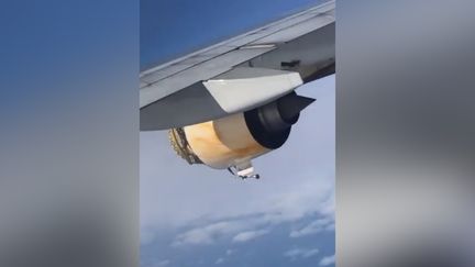 Image issue de la vidéo prise lors du vol AF066, entre Paris et Los Angeles, le 30 septembre 2017, et postée sur les réseaux sociaux. (CAPTURE D'ECRAN TWITTER)