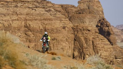 Deux jours avant sa chute grave, le pilote espagnol Carles Falcon avait participé au prologue de ce Dakar, le 5 janvier 2024. (FREDERIC LE FLOC'H / AFP)