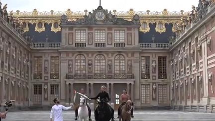 La flamme olympique au château de Versailles (France Info)