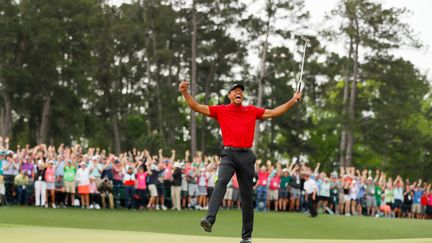 Tiger Woods, après sa victoire au master d'Augusta (Etats-Unis), le 14 avril 2019. (KEVIN C. COX / GETTY IMAGES NORTH AMERICA)