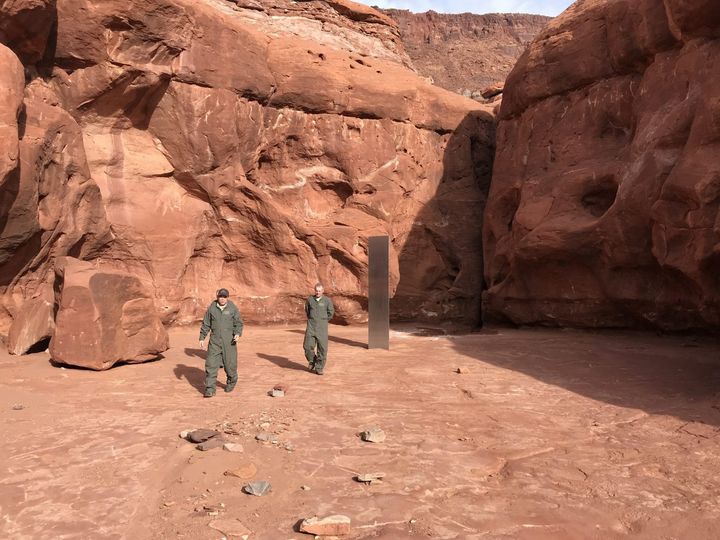 Le mystérieux monolithe de métal&nbsp;au fond d'un canyon du désert de l'Utah. (UTAH DEPARTMENT OF PUBLIC SAFETY HANDOUT / MAXPPP)