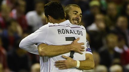 Cristiano Ronaldo et Karim Benzema, buteurs d'un soir à Anfield. (PIERRE-PHILIPPE MARCOU / AFP)