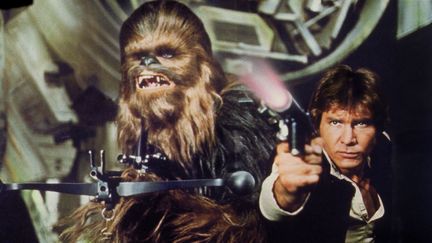 Peter Mayhew et Harrison Ford dans "La Guerre des Etoiles", de George Lucas (1977).&nbsp; (KOBAL)