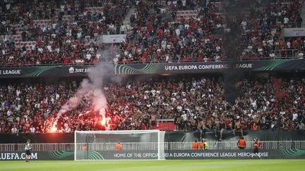 Des supporters lors du match de Ligue Europa Conférence entre Nice et Cologne, le 8 septembre 2022. (SEBASTIEN BOTELLA / MAXPPP)