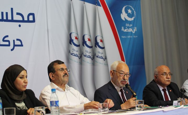 Le leader d'Ennahdha, Rached Ghannouchi (3e à partir de la gauche), s'exprime lors d'une réunion de la choura, organe consultatif du parti d'inspiration islamiste, le 19 octobre 2019 à Tunis. (MOHAMED HAMMI/SIPA)