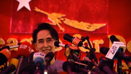 L'opposante birmanie Aung San Suu Kyi lors d'une conférence de presse à Rangoun, le 5 novembre 2015. (AFP)