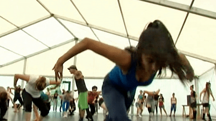 En marge du festival Darc, le Stage International de danse de Chateauroux se déroule du 10 au 22 août 2014
 (France 3 / Culturebox)