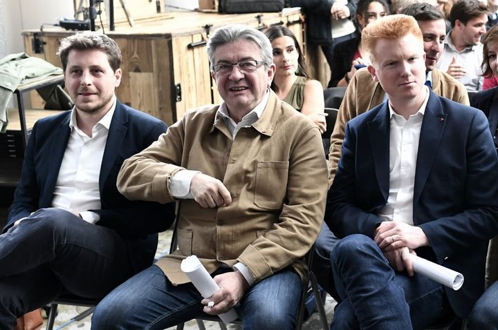 Julien Bayou (EELV), Jean-Luc Mélenchon et Adrien Quatennens (LFI) à Paris, le 30 mai 2022. (STEPHANE DE SAKUTIN / AFP)